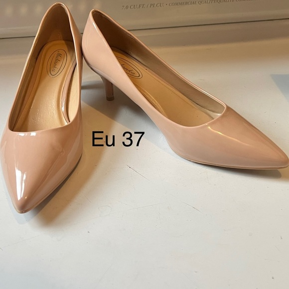 Heels - Picture 2 of 2